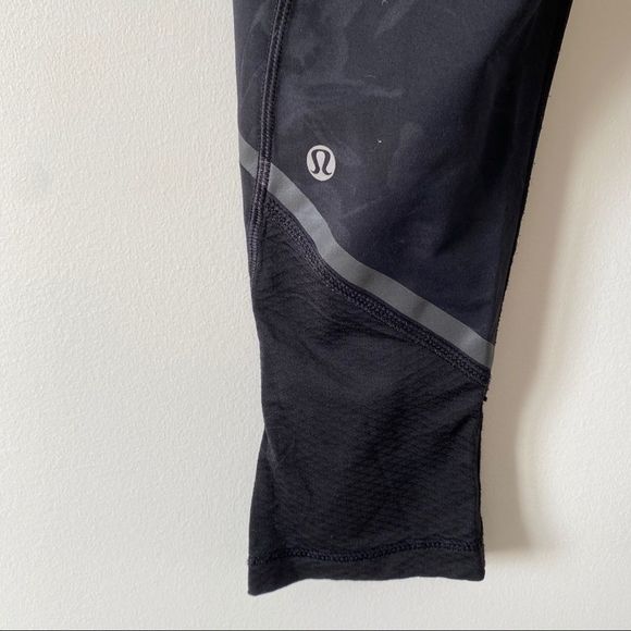 Lululemon Hop To It Crop Floral Embossed Black - Picture 11 of 13